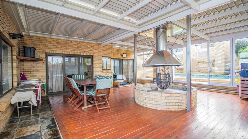 6 Bedroom Property for Sale in Dana Bay Western Cape